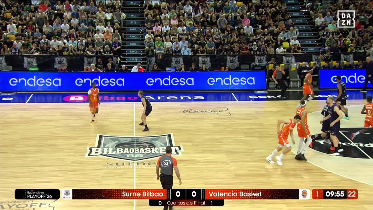 🦇🔶 Valencia Basket Club ha puesto rumbo a las semis 𝗩𝗢𝗟𝗔𝗡𝗗𝗢 en Miribilla. Exhibición aérea de los 'taronja' para sentenciar la serie. #LigaEndesaxDAZN 🏀