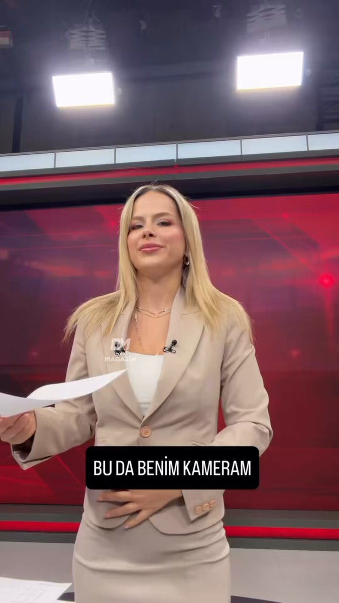 Sunucu Kevser İme Şahin, stüdyodan paylaştığı yeni videosuyla takipçilerini heyecanlandırdı.