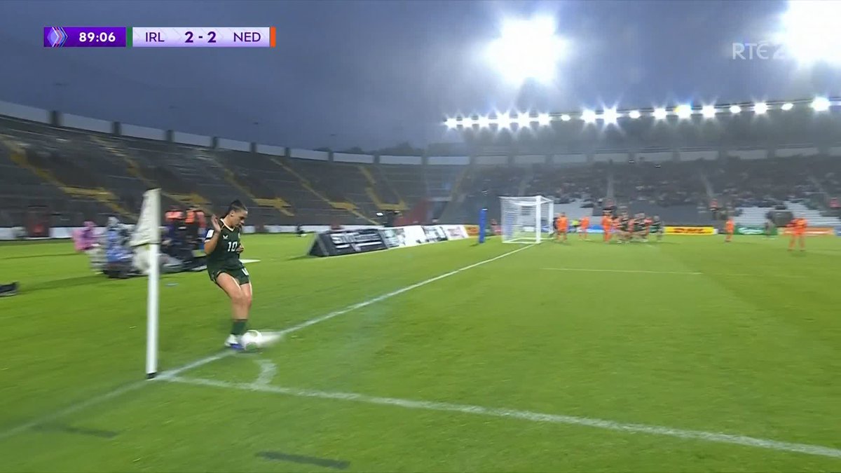 IRELAND GOAL - AMBER BARRETT In the 90th minute the Donegal native is at the end of a knock on from Patten to steer in what could be the winner 3-2 #rtesport #COYGIG FIFA Women's World Cup 📱 📺 📻