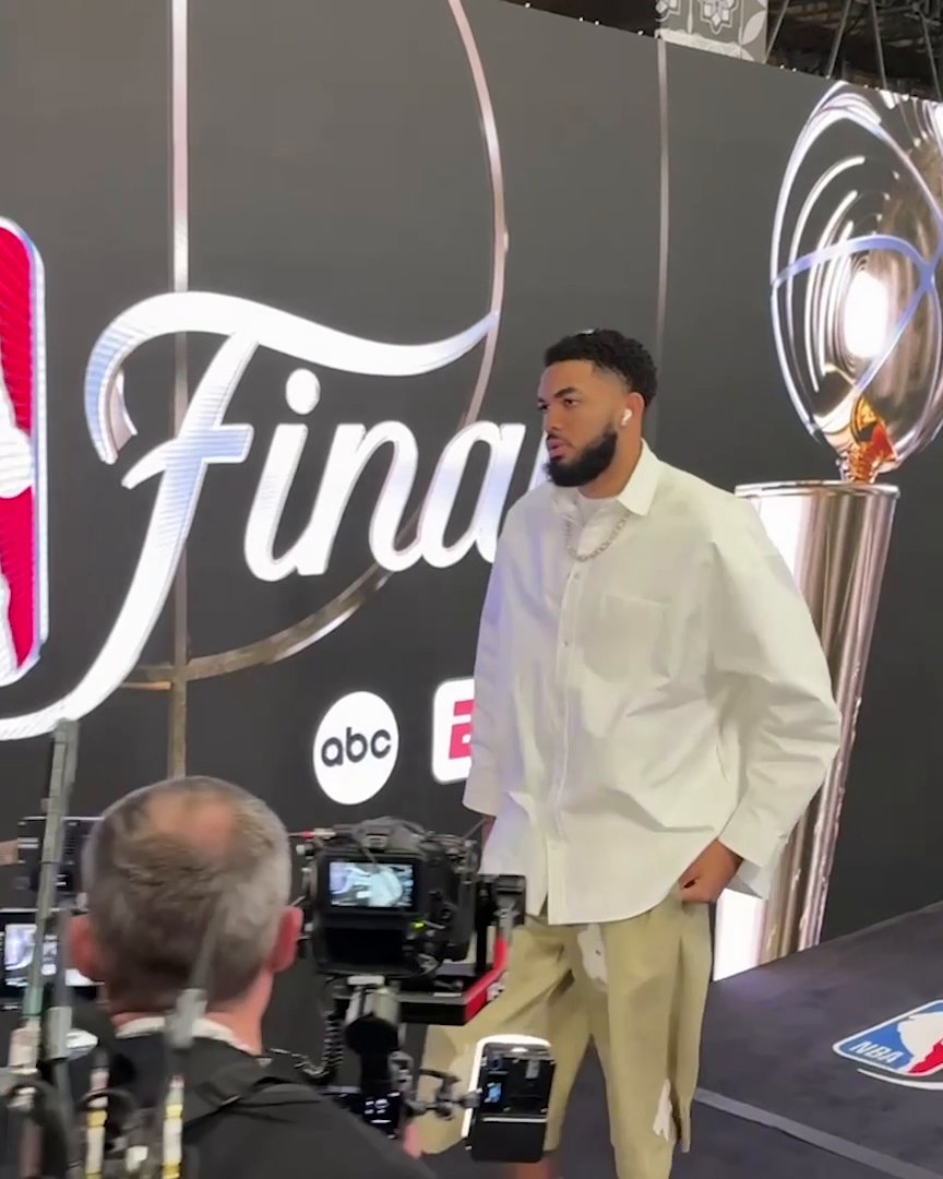 The Knicks arrive for Game 2 🔥 Watch Game 2 of the #NBAFinals at 8:30 PM ET on ABC and the ESPN App 🍿