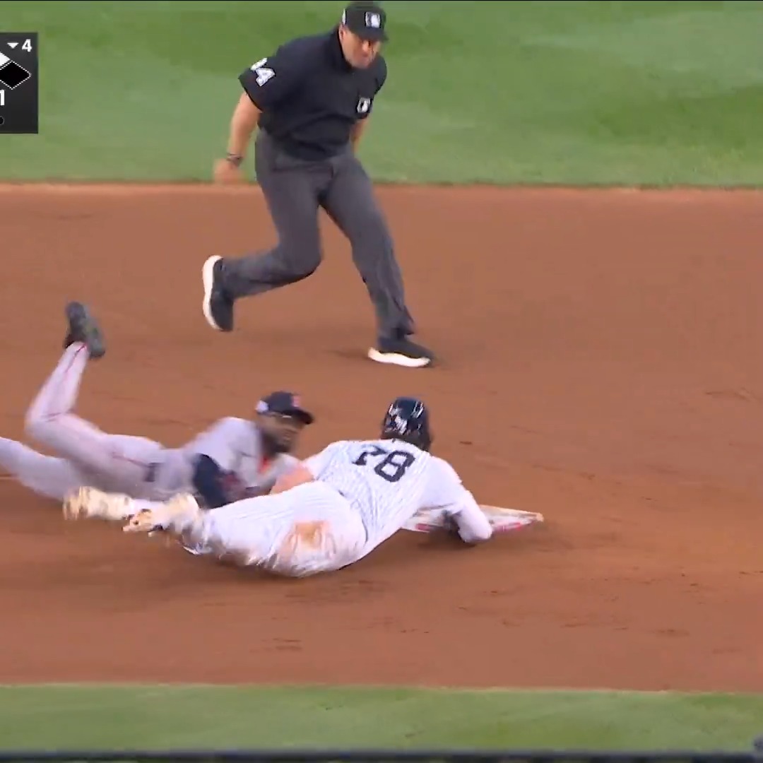 Electric inning for Andruw.