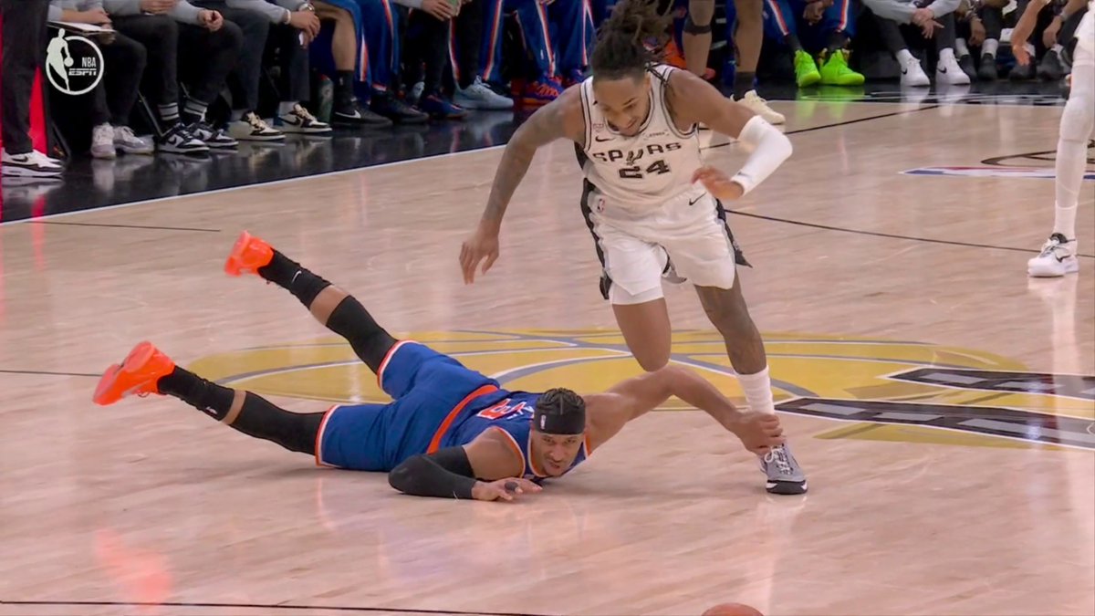 Josh Hart was assessed a flagrant 1 for this play with Devin Vassell.