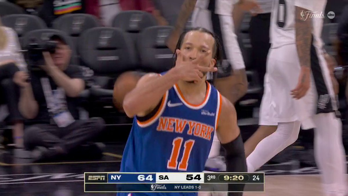 THE KNICKS ARE HEATIN' UP 👀 10-point lead in the third quarter for New York on ABC and the ESPN App 🍿