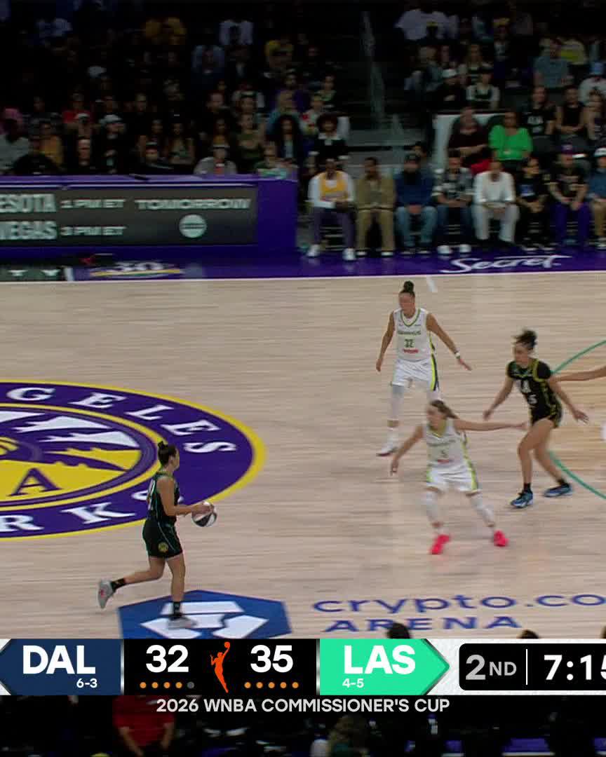 Kate with the tough bucket and 1. 😤 Kate Martin x WNBA