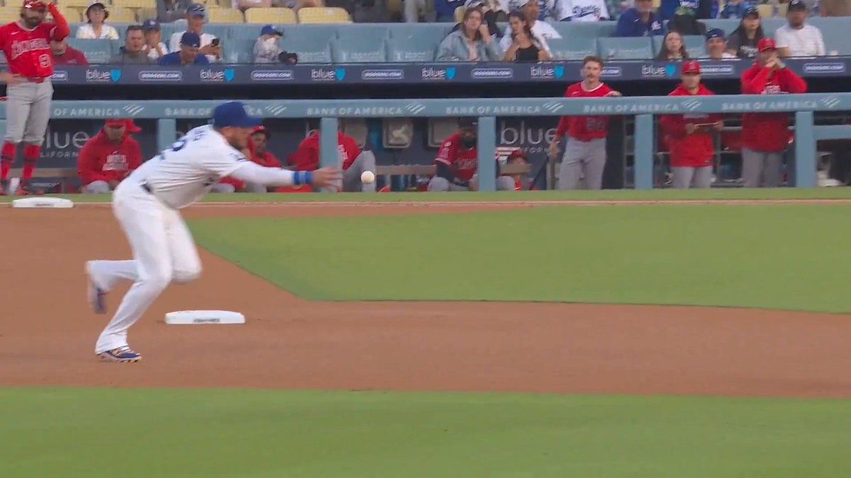PLAY OF THE YEAR?! 😱 MIGUEL ROJAS WITH THE BAREHAND, FREDDIE FREEMAN WITH THE STRETCH!