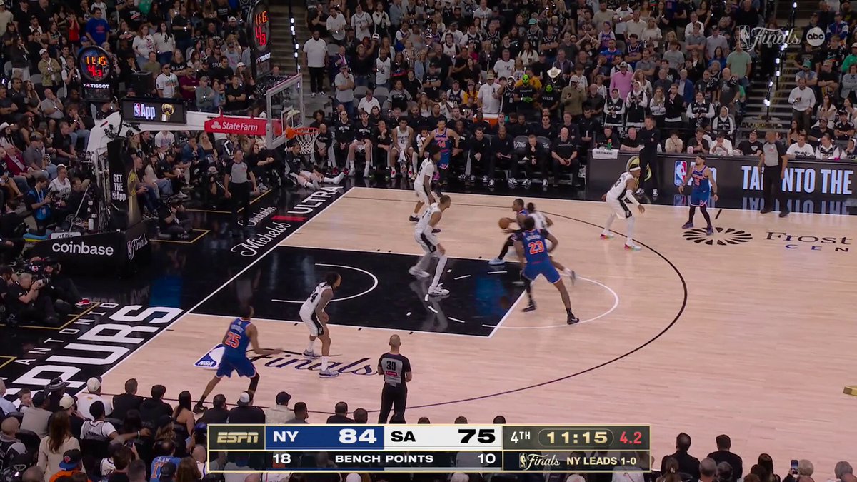 Shamet extends New York's lead to 12! Multiple offensive boards 👏