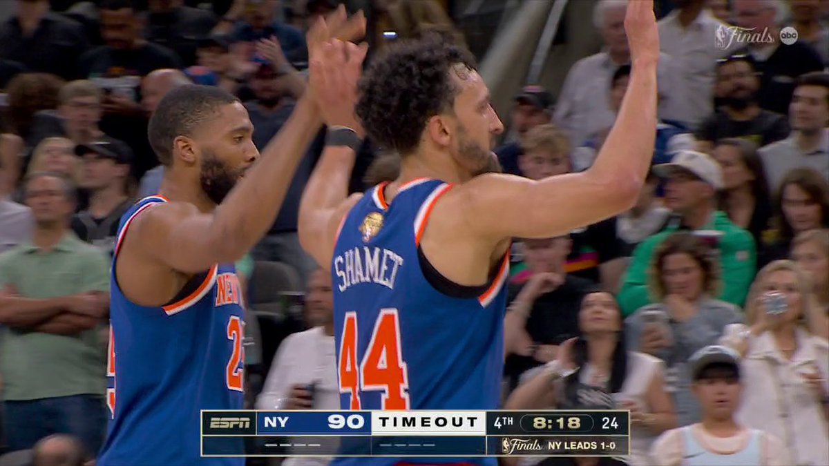 LANDRY SHAMET IS HOOPIN' 🔥 Knicks leading down the stretch on ABC and the ESPN App 👀