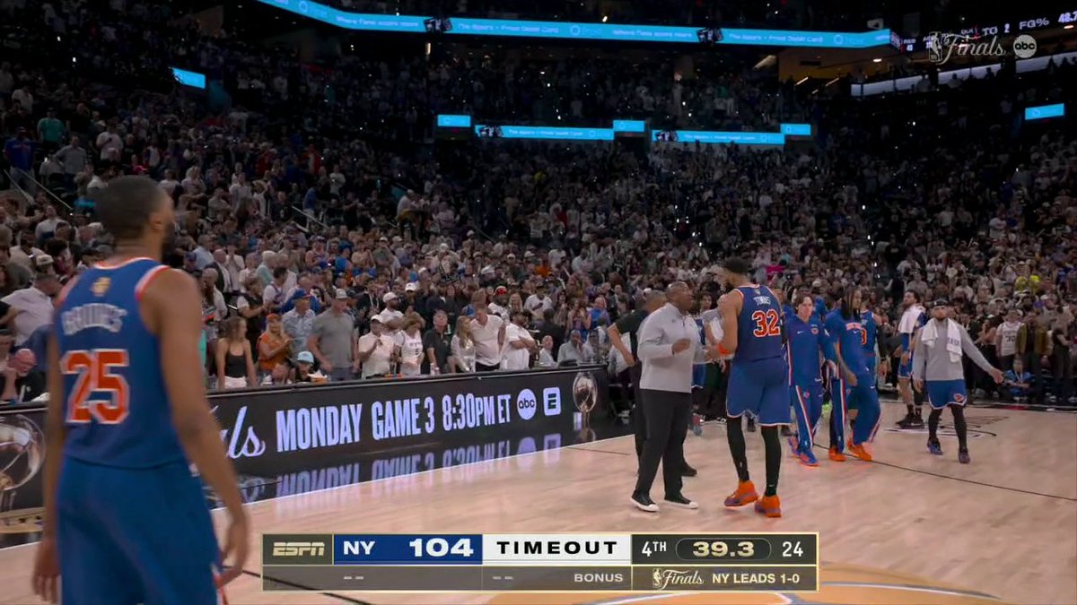 WEMBY AND BRUNSON TRADING BUCKETS LATE 🍿 TIE GAME WITH LESS THAN 40 SECONDS LEFT ON ABC AND THE ESPN APP‼️