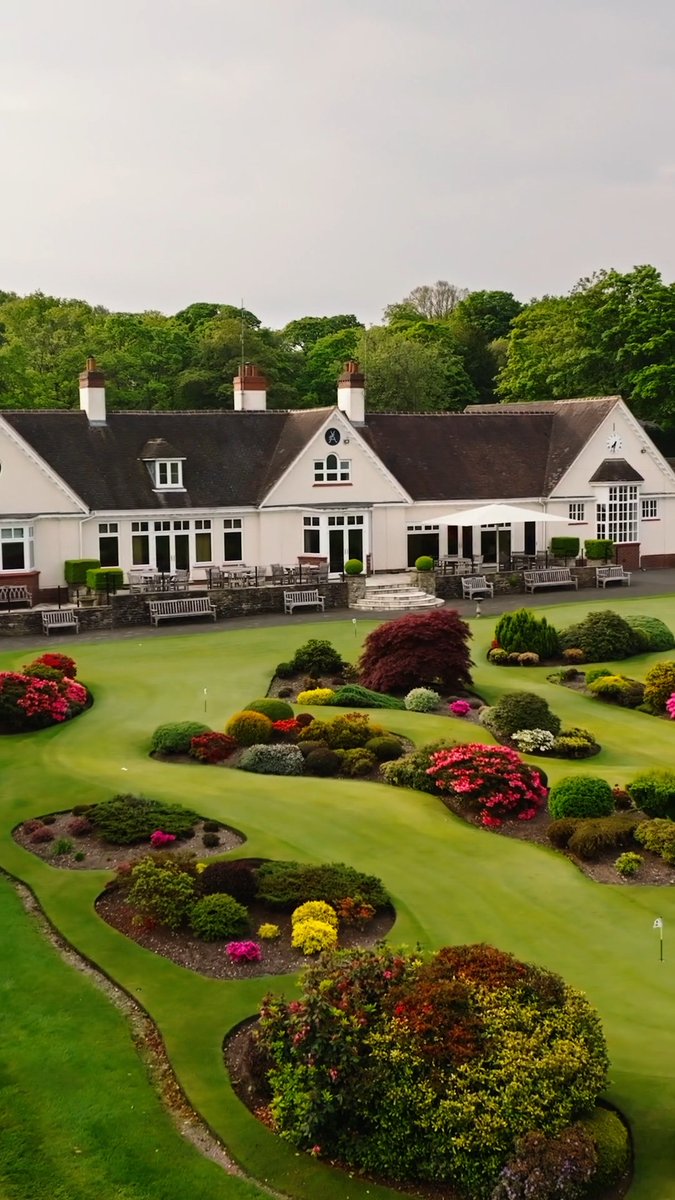 Is this the world’s best putting green? Little Ashton GC in England 🏴