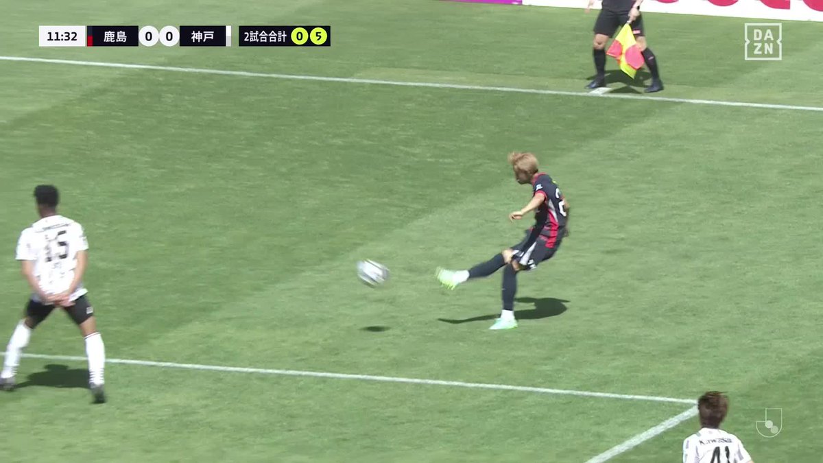 ⚪驚異的なセーブ🧤 レオ・セアラの豪快なヘッドをGK権田修一が驚異的な反応でストップ！ 開始3分の大ピンチも救うなど、ヴィッセル神戸の守護神がスーパーセーブを連発。 🎥：DAZN Japan