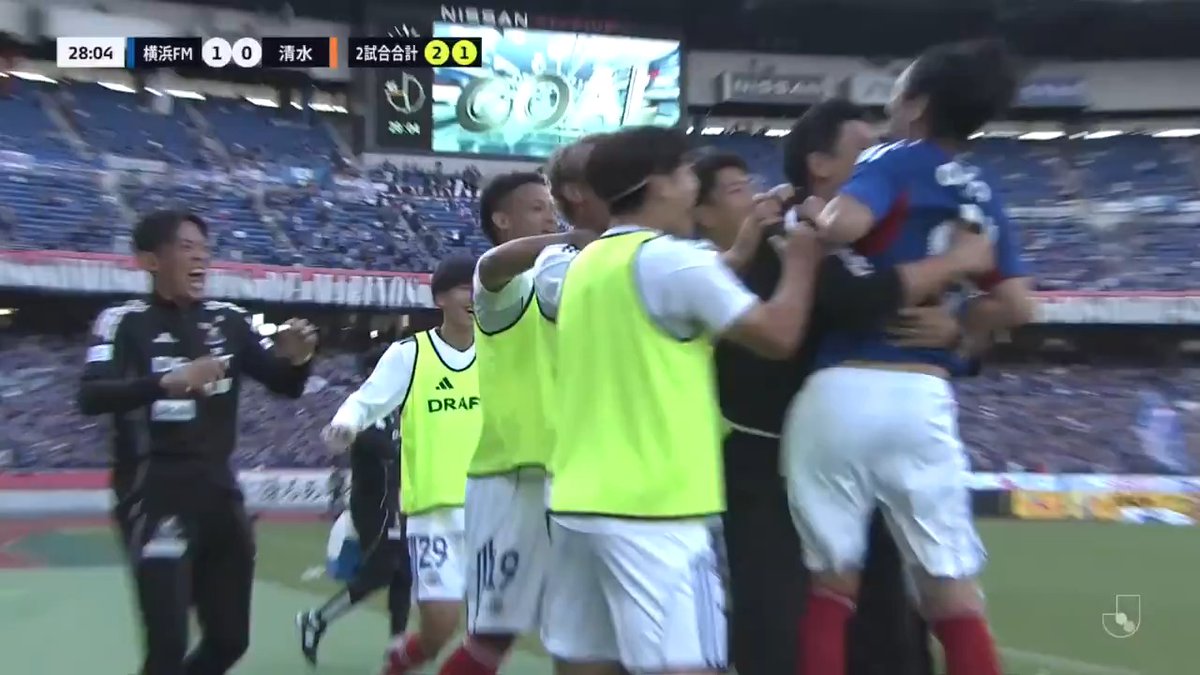 直接FKを沈め、大島秀夫監督の元へ！✨️ 🎦 ゴール動画 🏆 明治安田Ｊ１百年構想リーグ プレーオフラウンド 第2戦 🆚 横浜FMvs清水 🔢 1-0 ⌚️ 29分 ⚽️ 天野 純（横浜FM） #Ｊリーグ