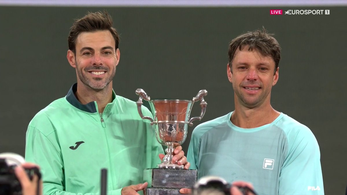 ❌ US Open 2019 ❌ Wimbledon 2021 ❌ Wimbledon 2023 🏆 Roland-Garros 2025 🏆 US Open 2025 🏆 Roland-Garros 2026 Nunca dejes de intentarlo. Firmado: Granollers y Zeballos ✍️