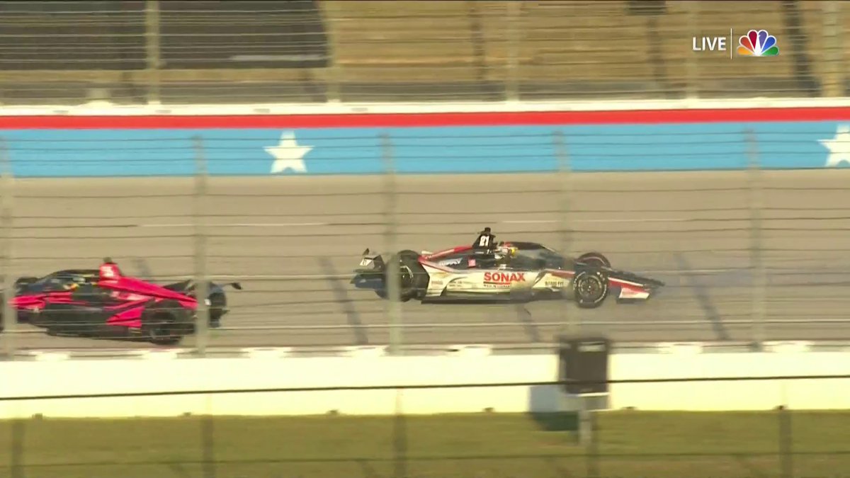 El 6 de junio de 2020, Alex Palou debutaba en #INDYCAR Llegando a 🇺🇸 gracias a Coyne/Goh y Honda, su estreno fue en el Texas Motor Speedway, el cual acabó pronto por este encontronazo con VeeKay. 💥 6 años después, es el rey de la categoría reina. 👑