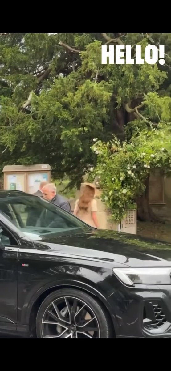 A royal wedding! 👑 💒 Prince William and Princess Kate were spotted pulling up to All Saints Church in the Cotswolds for the wedding of William’s cousin, Peter Phillips - with the future King behind the wheel. Peter, the son of Princess Anne, is marrying nurse Harriet Sperling - his second trip down the aisle 💍 #princewilliam #katemiddleton #royalfamily