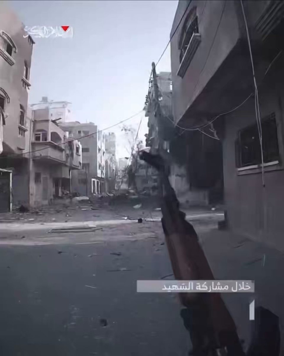 إليكم صاحب اللقطة الشهيرة في معارك طوفان الأقصى، الشهيد أحمد كامل عبد النبي، والمشهد من معارك الدفاع التي نفذتها كتيبة عماد عقل (غرب معسكر جباليا) بقيادة الشهيد عبد الله اللداوي. المعركة دارت في حي بئر النعجة