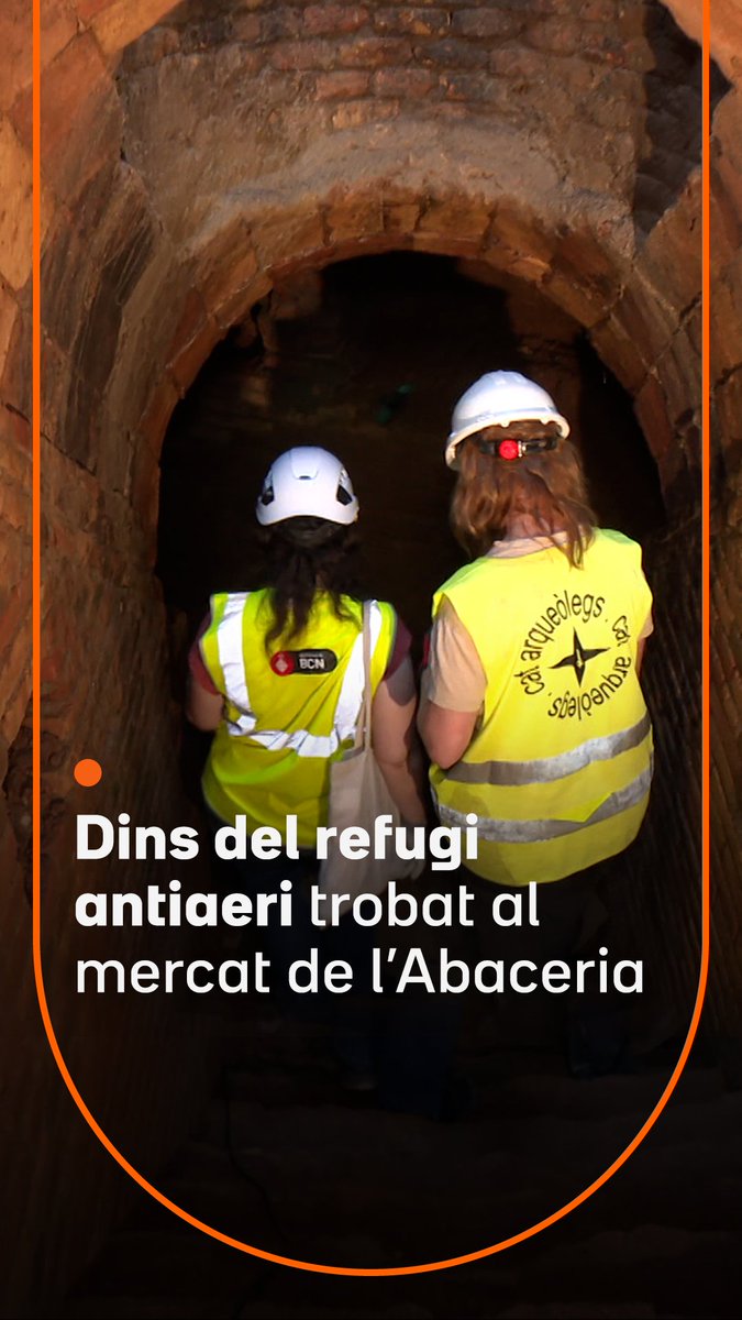 Feia anys que el buscaven, els veïns recordaven que existia i fins i tot algú havia fet una marca al terra, però fins ara no hi havien trobat l'accés. Finalment, han pogut entrar al refugi antiaeri de la Guerra Civil del mercat de l'Abaceria de Gràcia