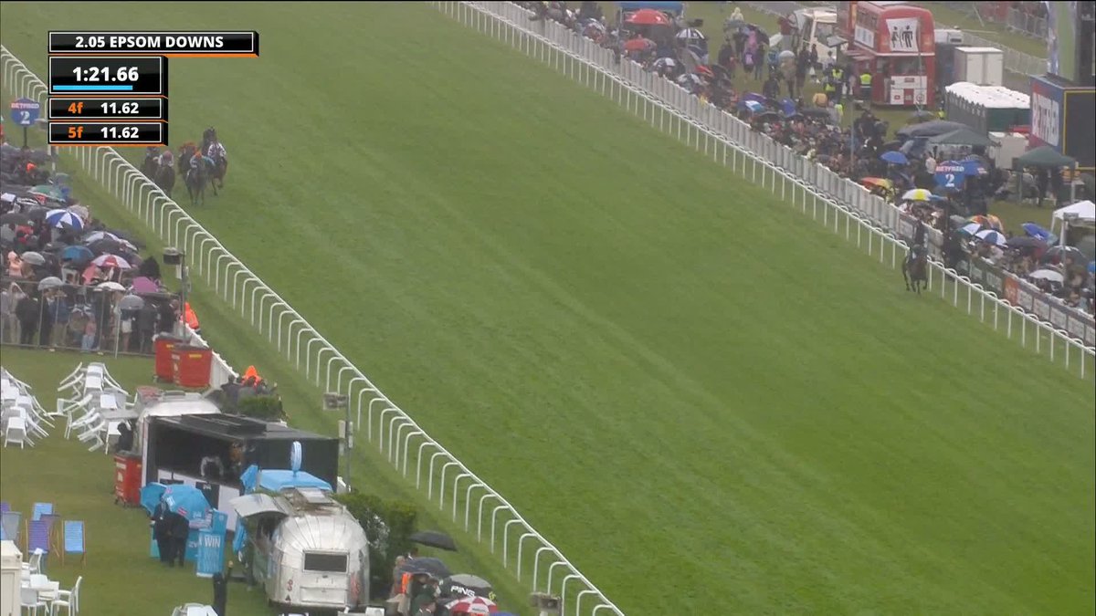 Sparks Fly takes the Princess Elizabeth Stakes🏆⭐️ Laura Pearson took the brave route up the inside - and it paid off in style 👏 #ITVRacing | LP