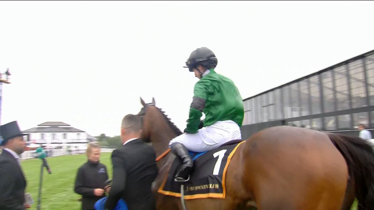 🗣️"I just had to be brave. She's such a trooper, she doesn't even need horses around her to gallop on like that" What a brilliant ride from Laura 👏 #ITVRacing | LP