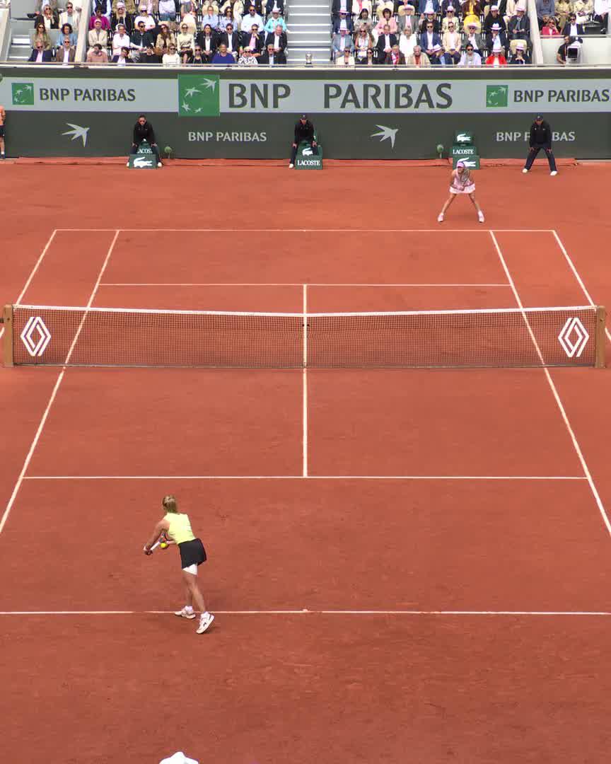 First break: Andreeva 💪 #RolandGarros