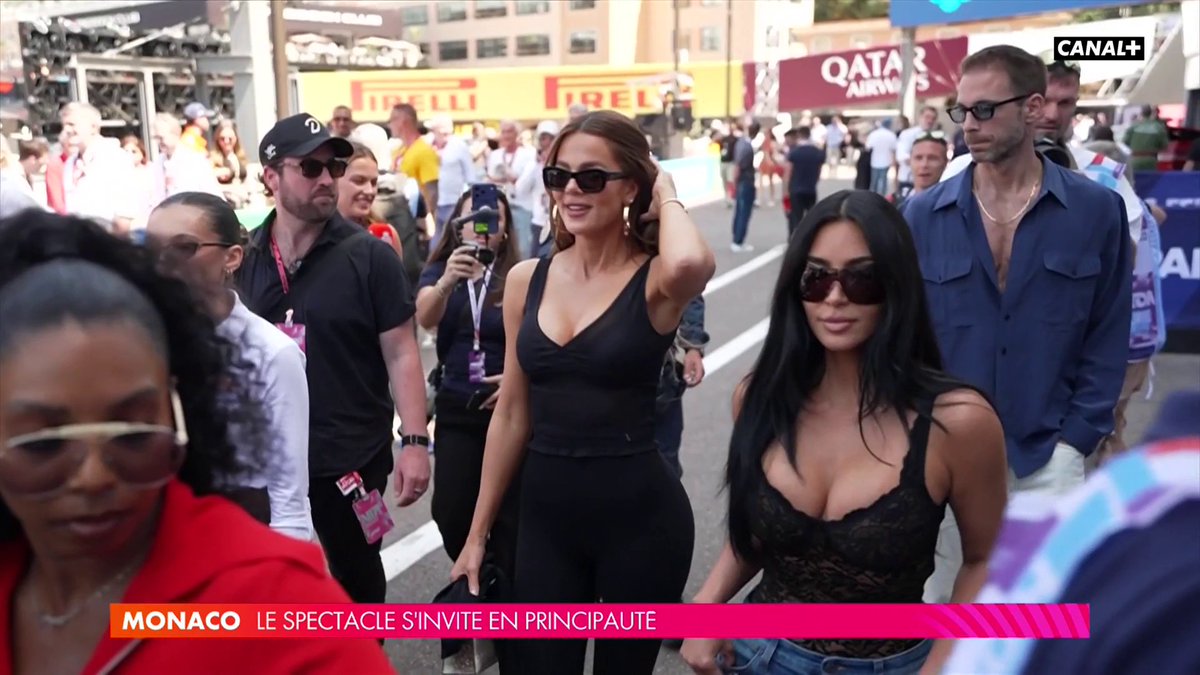 Nouvelle venue dans le paddock de Monaco sous une marée de photographes... Kim Kardashian 👀 Un porte-bonheur pour Ferrari ? Réponse à 16H00 pour la qualification sur CANAL+ 🇲🇨 #MonacoGP #F1
