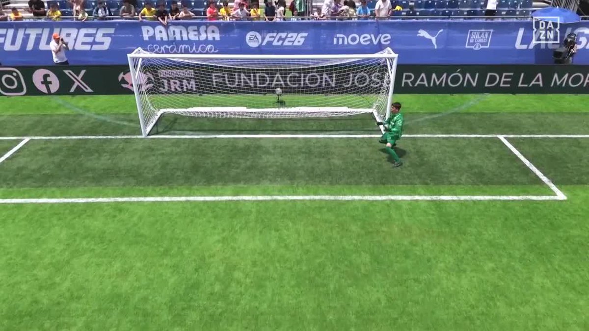 Le paras un penalti al Barça y claro... ¡TE DESATAS! 🔥 Uno de los momentos que le dio al Elche Club de Fútbol el pase a cuartos de final de #LALIGAFCFUTURES