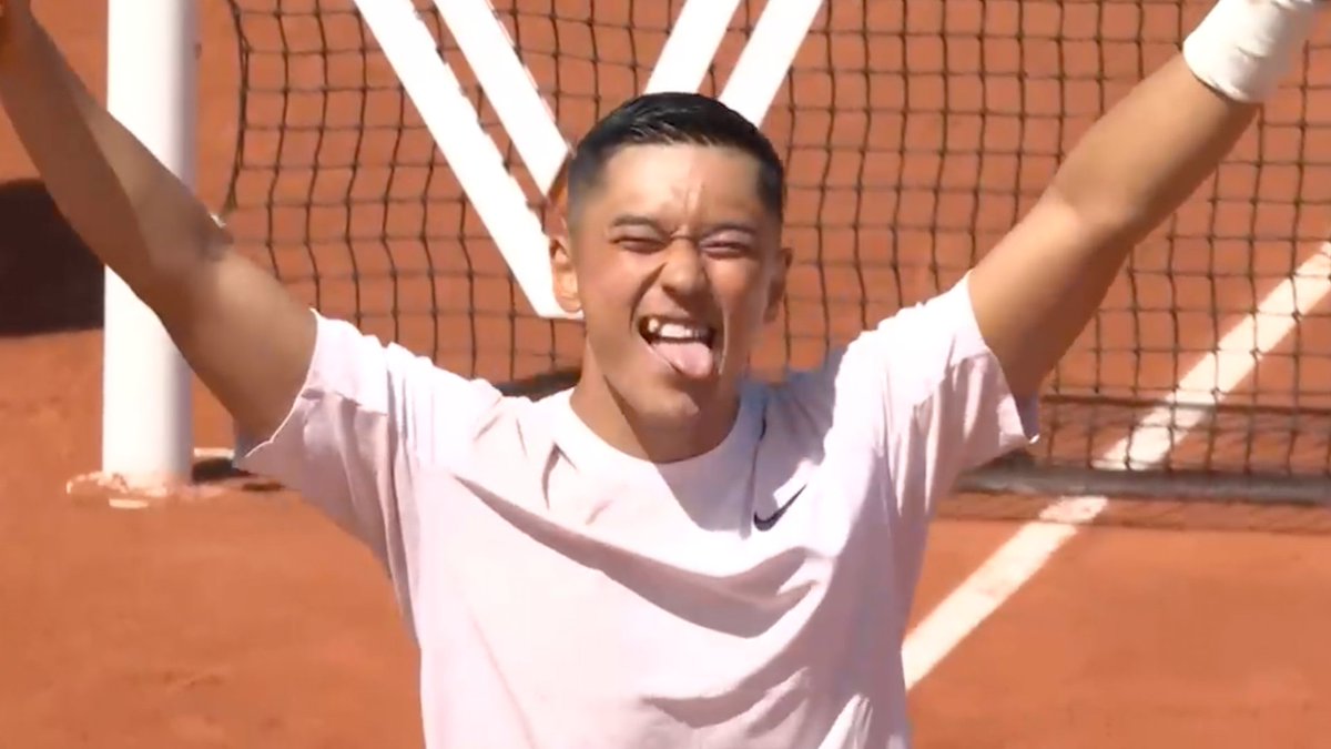 【速報】#小田凱人 歓喜の瞬間😭🏆 / 国枝慎吾以来、 史上2人目の全仏4連覇🔥 \ 偉業達成の瞬間、 喜びがあふれ出す! 🎾全仏オープン 🗓️5/24(日)〜6/7(日)連日生中継! 📺ABEMAでWOWSPO