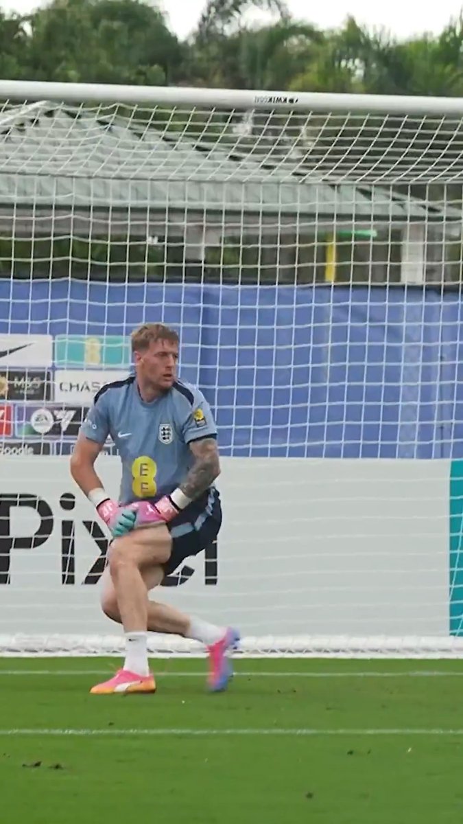 Shoutout to our GK union 🧤 Watch Inside Training connected by EE now on the England app 👇