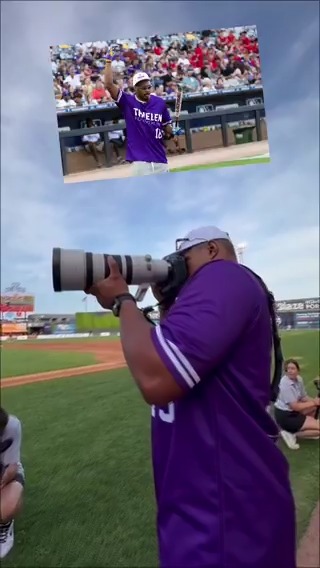 Full-time football players. Part-time photographers. 📸📸📸