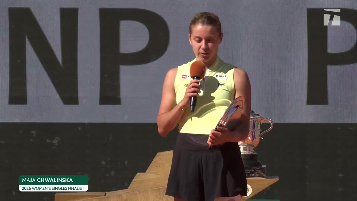 Maja Chwalinska to Mirra Andreeva: “You’re so young and talented. It’s so annoying.” 😂 A big congrats to the qualifier for a spectacular run to the final 🌟🇵🇱 #RolandGarros