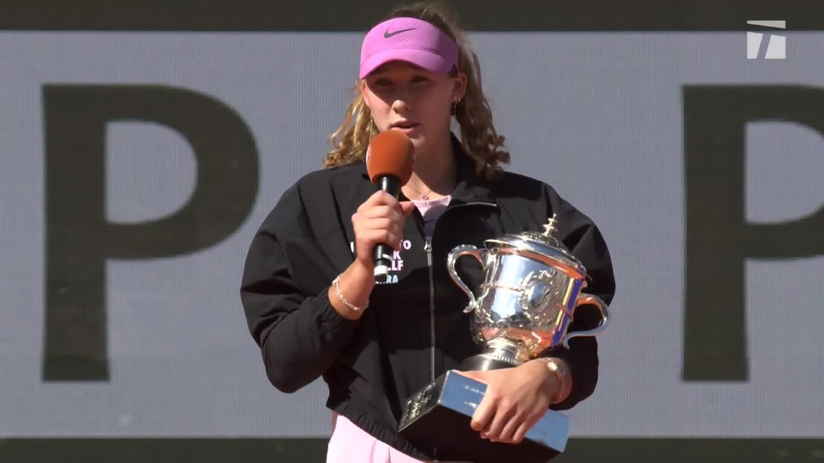 "Last but not least, I want to thank myself" 👸 Mirra Andreeva takes the Roland Garros trophy 🏆 #RolandGarros