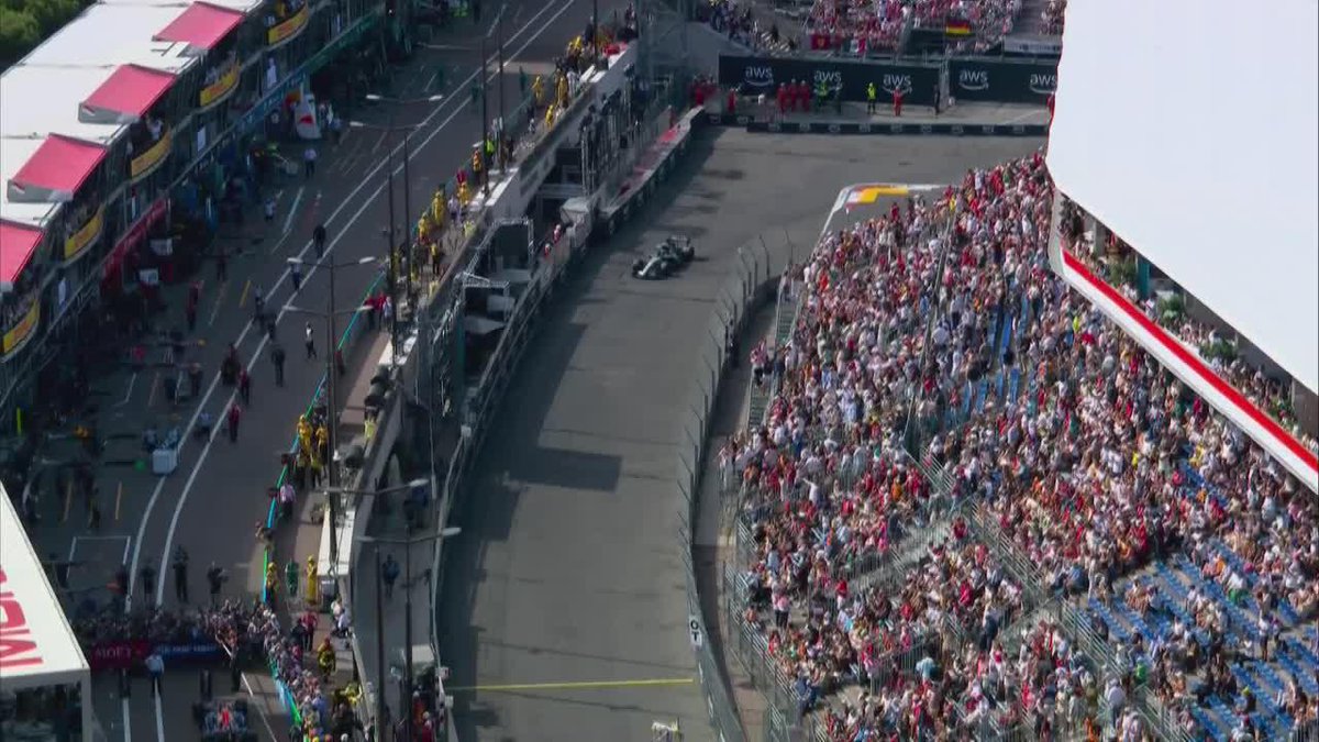 IMPRESIONANTE FINAL DE LA CLASIFICACIÓN Kimi Antonelli le arrebató el primer lugar a Max Verstappen y logró la pole en el #MonacoGP. ▶️ Mirá la 🏁 #F1 en el Plan Premium de #DisneyPlus