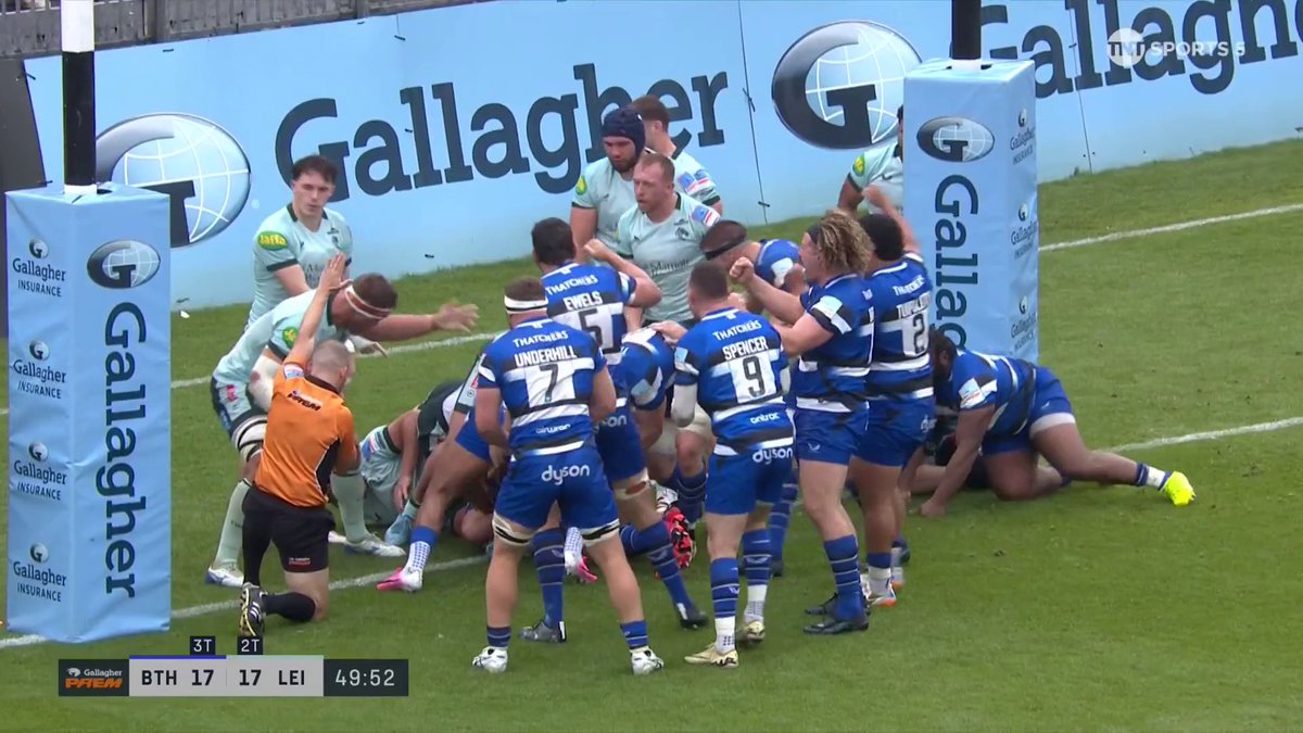 Thomas du Toit with his Hat-Trick! 3️⃣ Bath Rugby breakthrough Leicester's try line defence to secure a bonus point 📺 Stream @TNTSports with HBO Max UK & Ireland