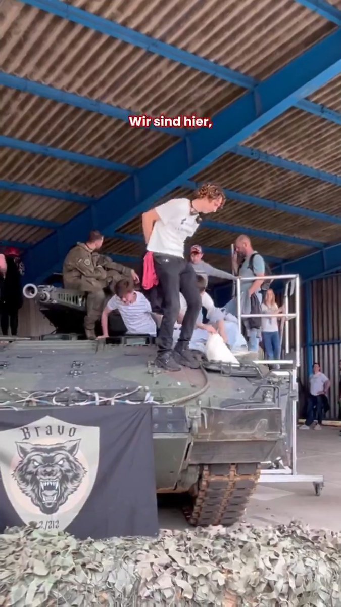 In Germany 🇩🇪, Free Palestine activists staged a small protest on top of an old tank, accusing the country of “genocide”. See for yourself and decide of people are fed up with this.
