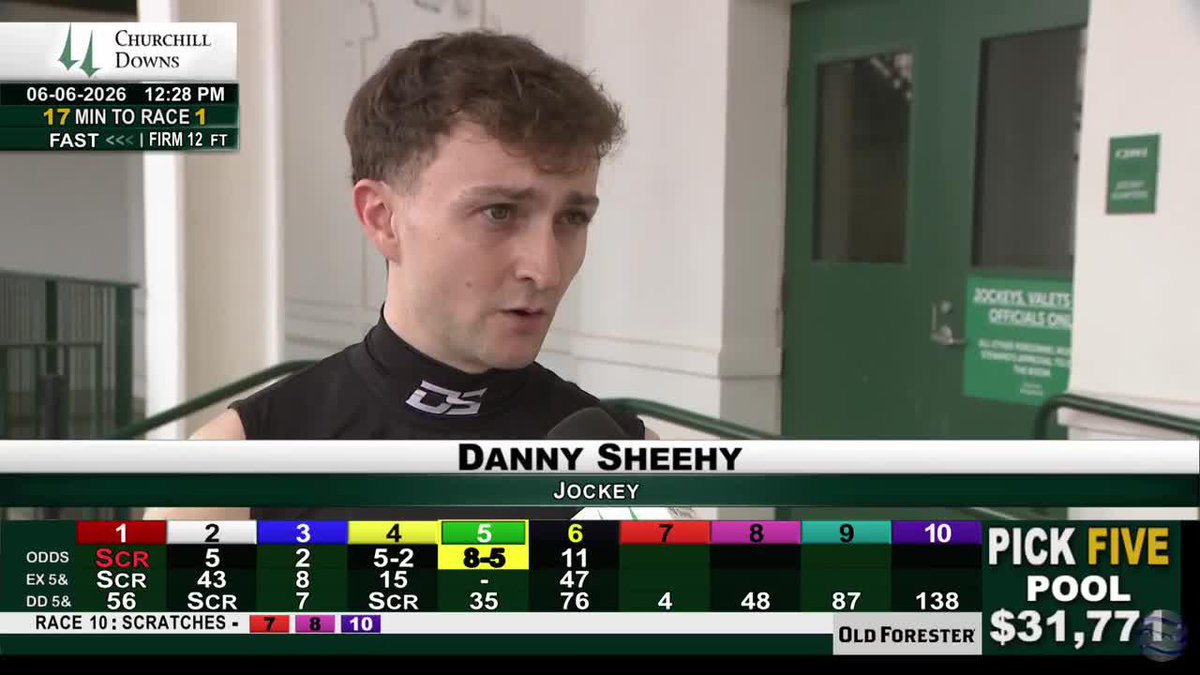 .Kaitlin Benson chats with a "must use" rider Danny Sheehy 🇮🇪outside the Churchill Downs jock's room ahead of today's card under the #TwinSpires.