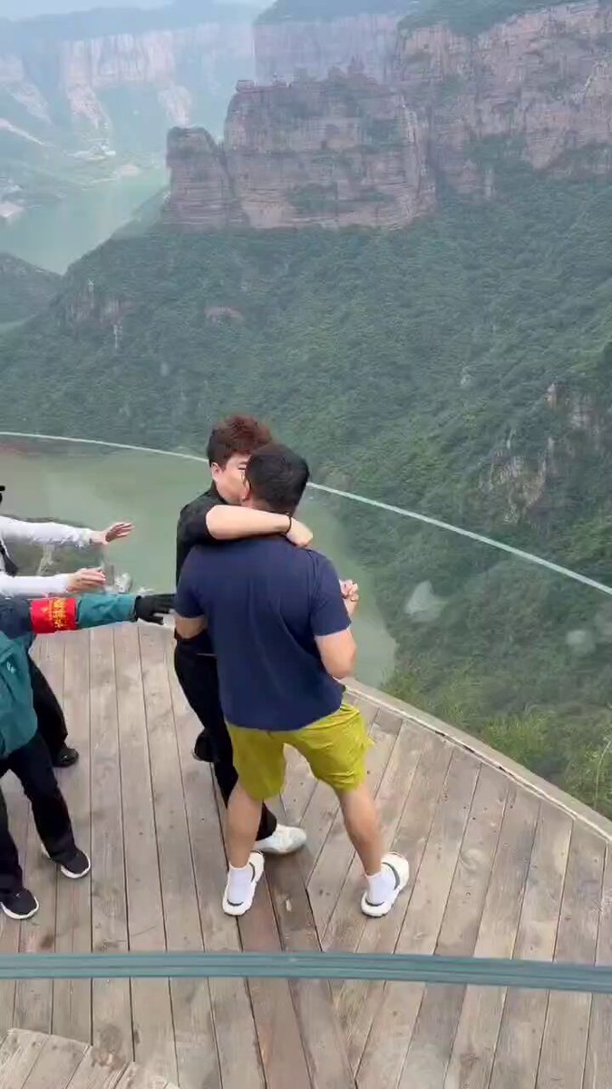 男vs男，女vs女，真的是讲究人，一定是真爱，有事真的上，祝福他们！