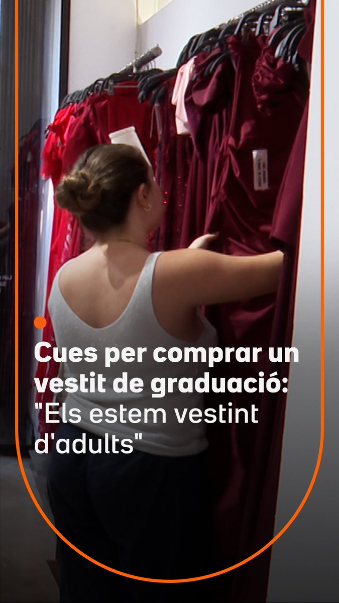 "Estem important les graduacions americanes." S'acosta el final de curs i es formen llargues cues en algunes botigues per buscar vestit per a la graduació, una tendència a l'alça els últims anys. "Afegeix pressió al que hauria de ser una celebració"