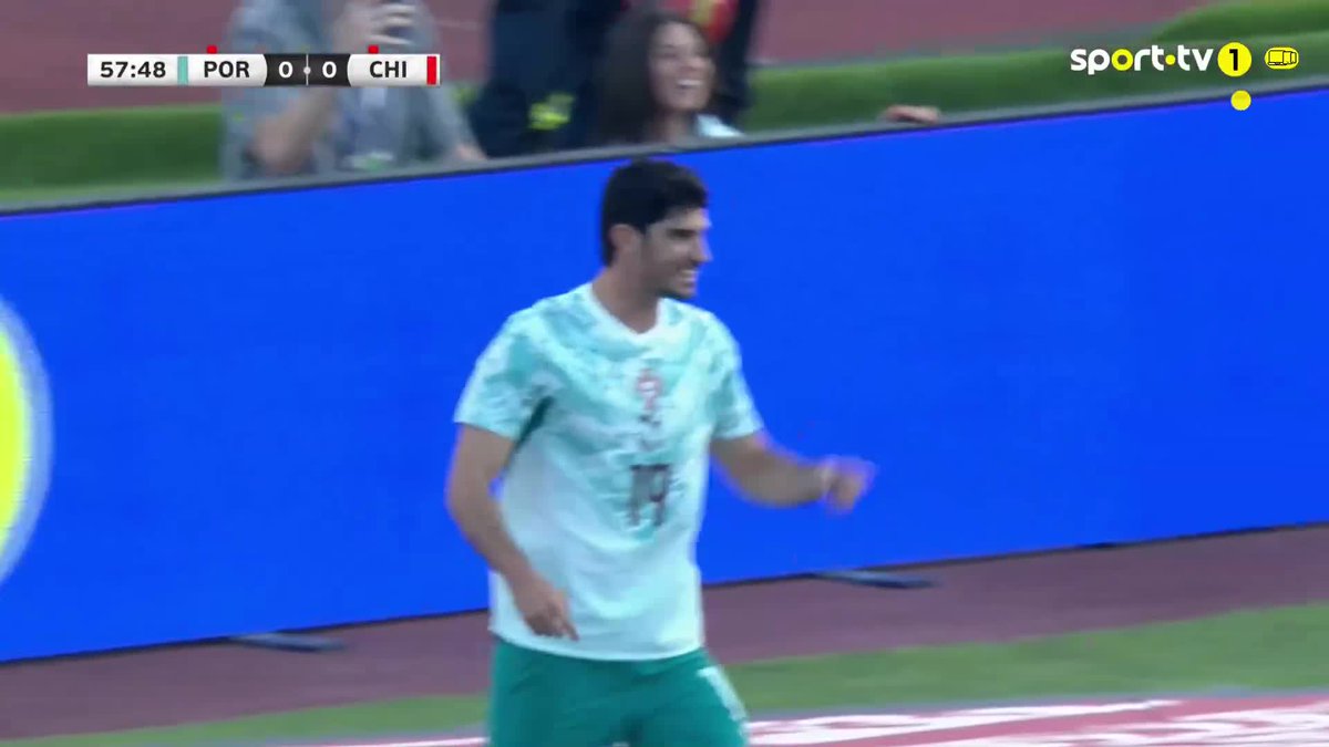 GONÇALO GUEDES! 😍 Portugal está na frente! #sporttvportugal #FUTEBOLnaSPORTTV #JogodePreparação #Portugal #Chile #SalaDeJogos