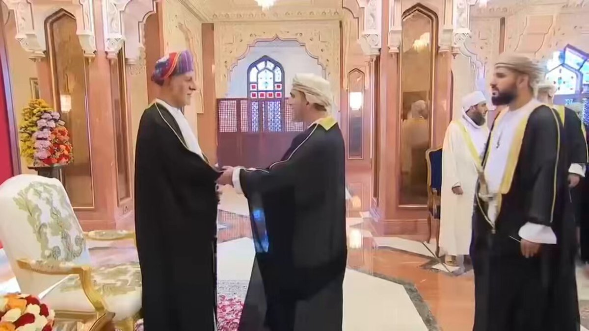 شرف السلام على صاحب السمو السيد شهاب بن طارق عقب صلاة عيد الأضحى المبارك بمسجد الخور العريق…