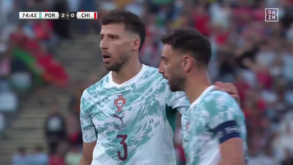 世界一のキック精度💥 🇵🇹ブルーノ・フェルナンデスのゴラッソ✨ 狙いすましたミドルシュートで撃ち抜いた! 🌍国際親善試合 🆚ポルトガル×チリ 📱#DAZN ライブ配信中 #FIFAワールドカップ #本気で楽しむならDAZN