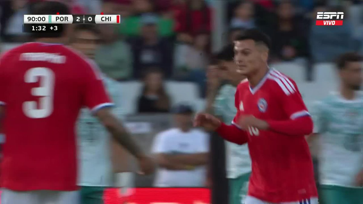 ¡PUFF! ¡QUÉ DEFINICIÓN! Golazo de Lucas Cepeda para descontar para Chile sobre el final del amistoso ante Portugal. 📺 #DisneyPlus Plan Premium