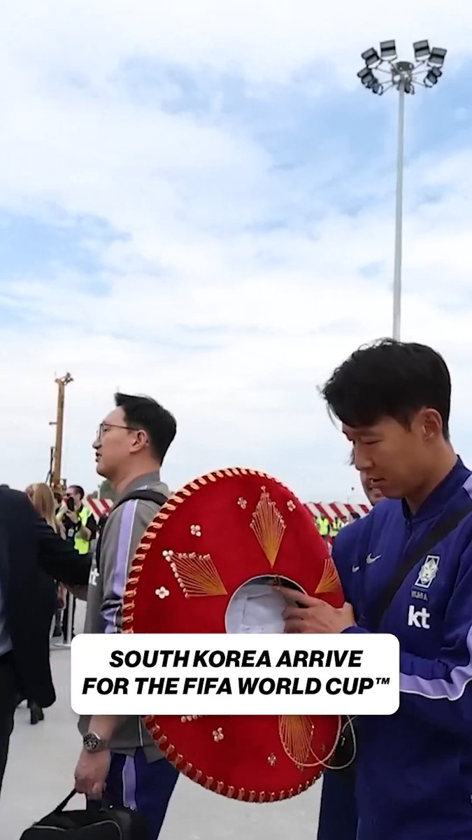 Guadalajara welcomes South Korea with mariachi and sombreros 🇲🇽🇰🇷 (via YT/KFATV)
