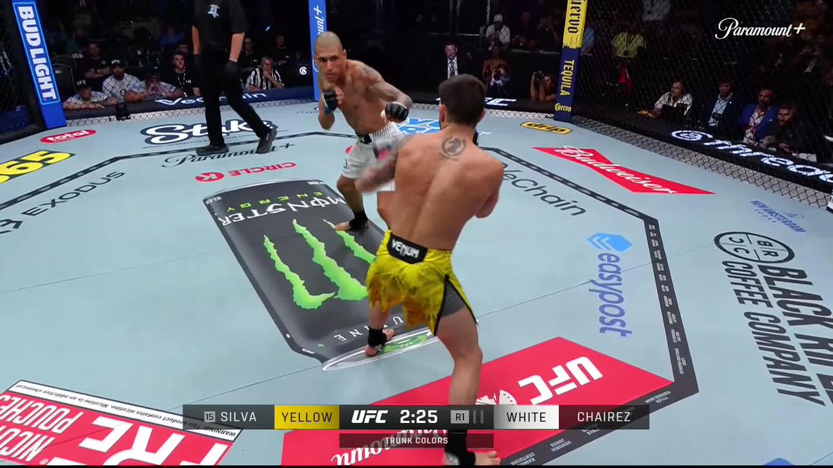 KNOCKED HIM DOWN INTO THE SUBMISSION! 🤯 Edgar Chairez comes into #UFCVegas118 and walks out with the first round win! 📺 Paramount+