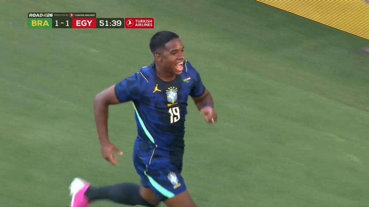 RAPHINHA WITH AN INSANE ASSIST TO HELP GIVE BRAZIL THE LEAD AGAINST EGYPT. 🇧🇷🔥