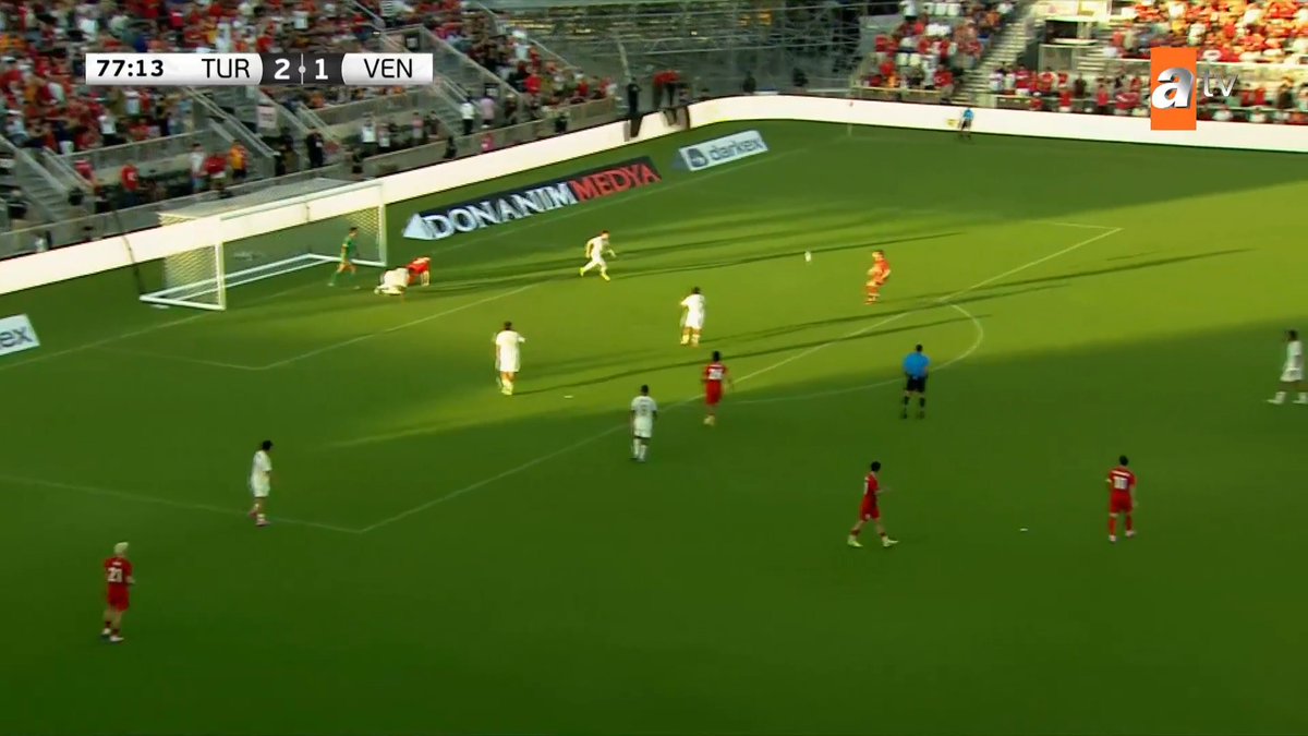 🚨SON DAKİKA | Kerem Aktürkoğlu boş kaleye gol atamadı.