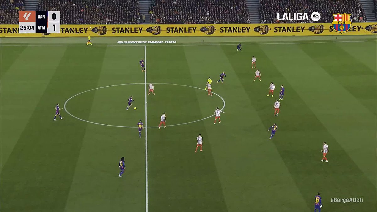 Raphinha’s dribbling is insane. #laligahighlights
