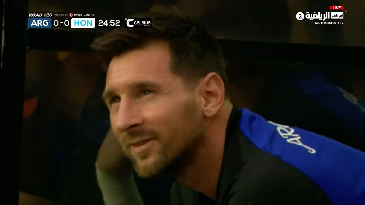 ✨ ميسي… كلما يظهر على الشاشة، يتفاعل الجمهور في المدرجات بشكل لافت #الأرجنتين_هندوراس #أبوظبي_الرياضية