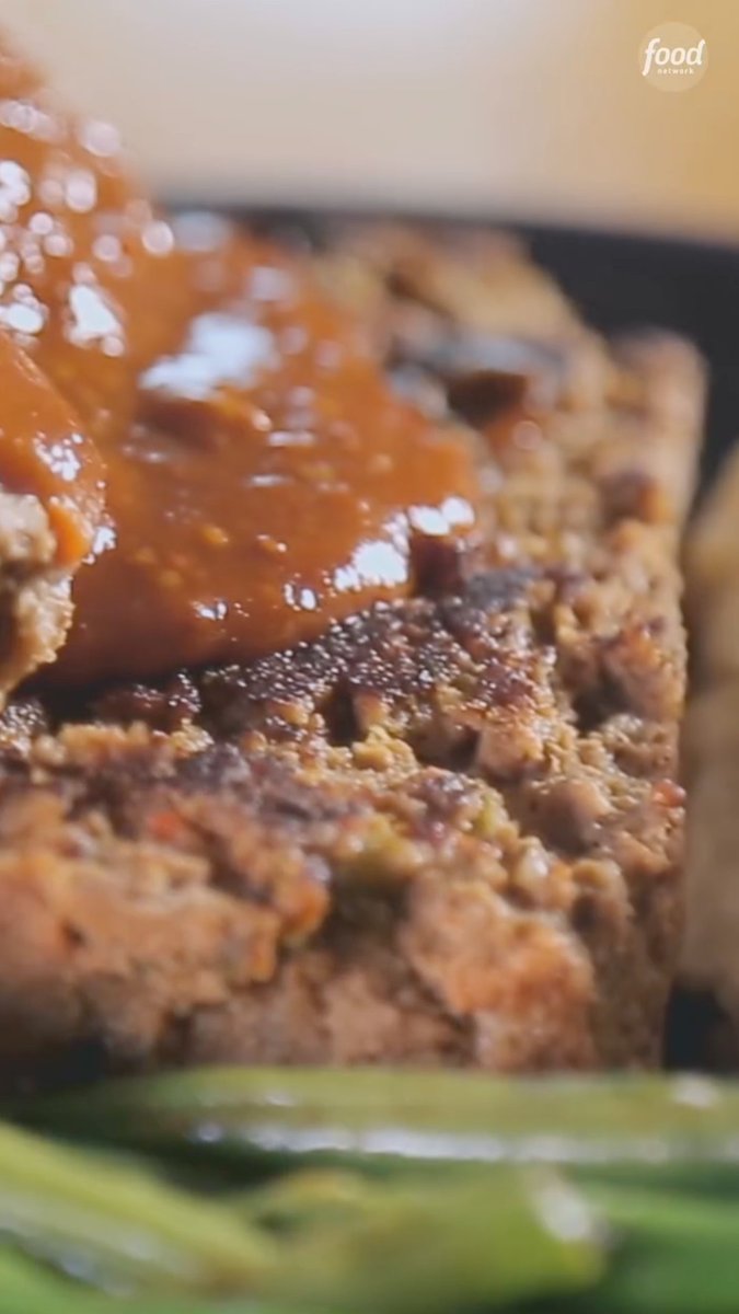 Moat Mountain Smoke House's MASSIVE serving of tender and flavorful meatloaf brings Texas-style barbecue to the east coast 😮💨 Watch #DDD with @guyfieri Fridays at 9|8c!