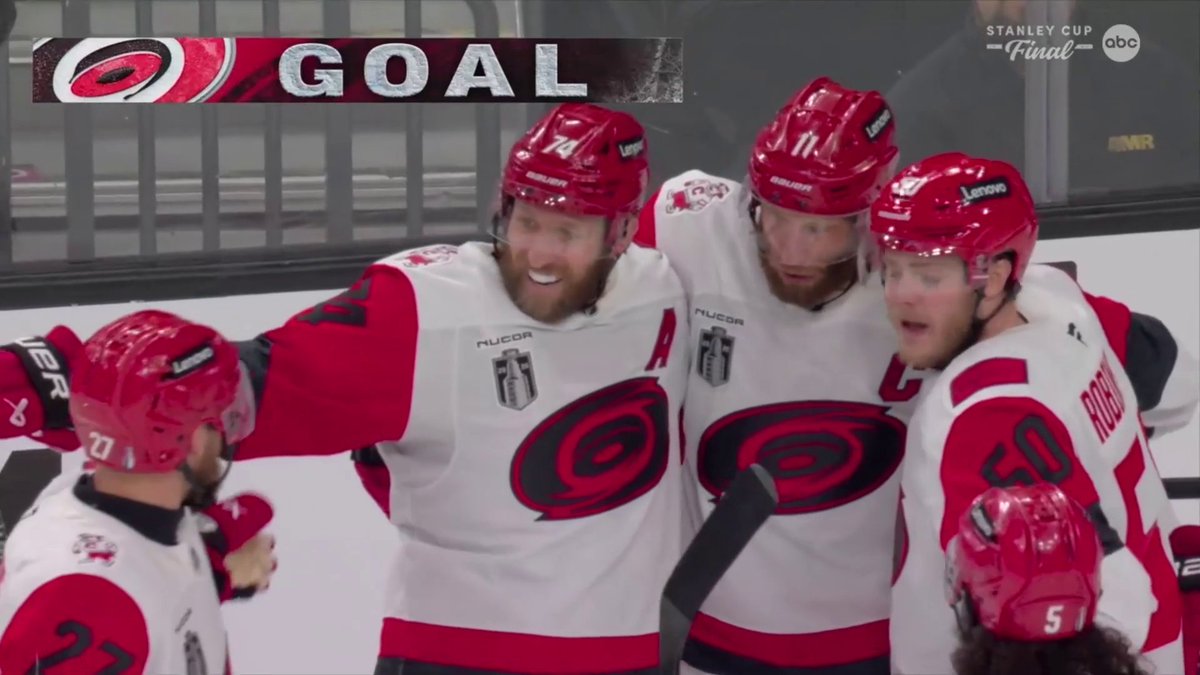 THREE GOALS IN 39 SECONDS?! ARE YOU KIDDING?! 😱 The Carolina Hurricanes have cut the lead to one! #StanleyCup 🇺🇸: ABC 🇨🇦: Sportsnet & TVA Sports