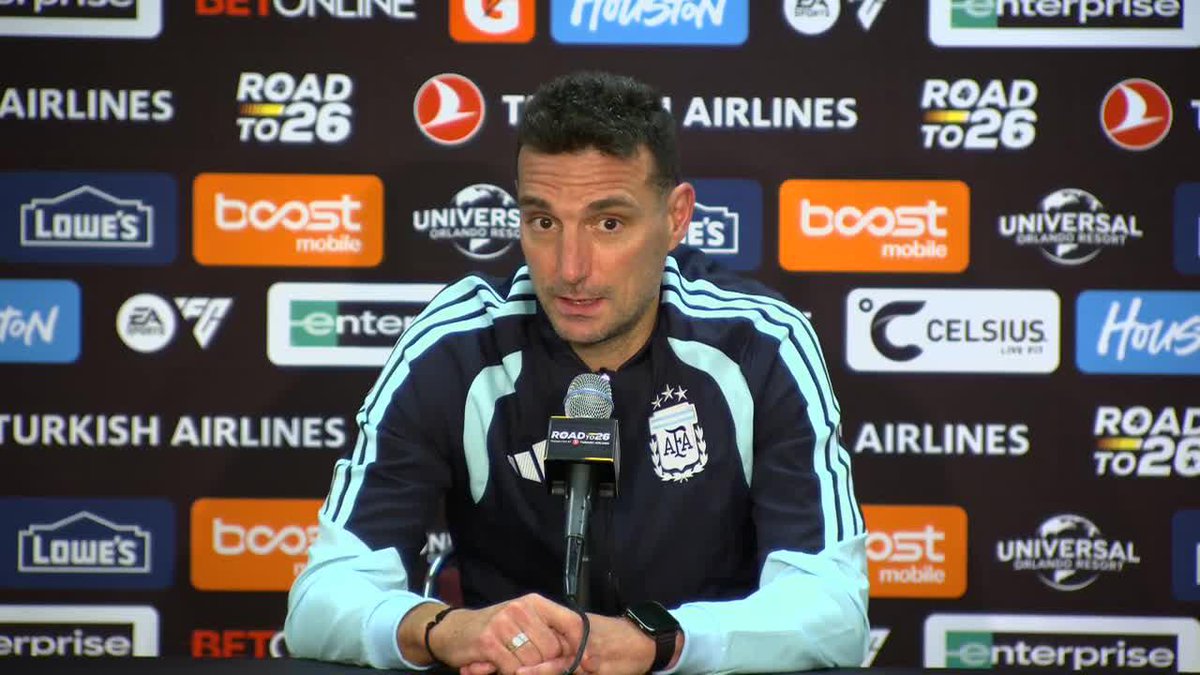 "NOS LLENAN DE ILUSIÓN". Scaloni se mostró muy conforme con los debuts de Beltrán, Aranda y Freitas con la Selección Argentina. Ojo con lo que contó del pibe de Boca: "TIENE POTRERO, NO SÉ SI LO VIERON QUE ENTRÓ COMIENDO CHICLE COMO SI ESTUVIERA EN SU CASA". 🏆 #ESPNMundial