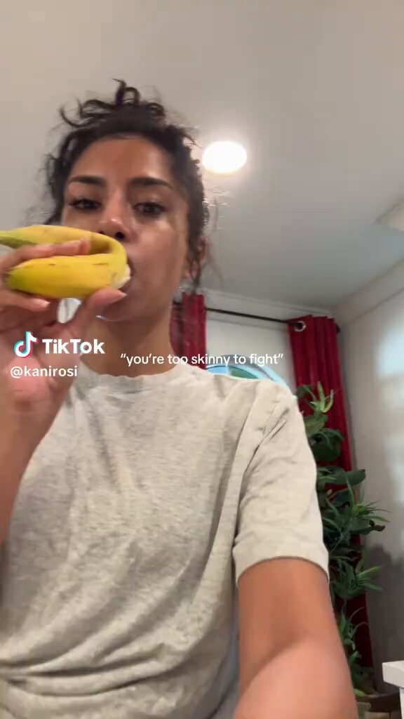 KaniRosi showing off her SIG P365 via TikTok 🔫🔥